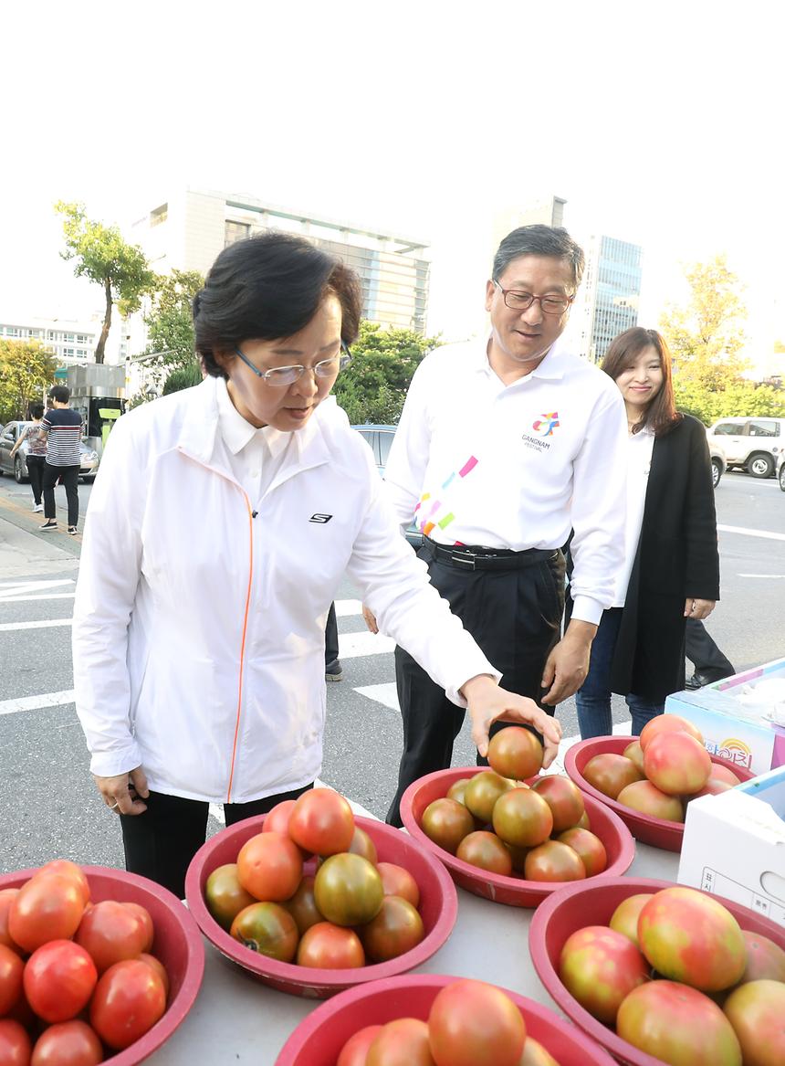 홀몸어르신 돕기 바자회 - 1