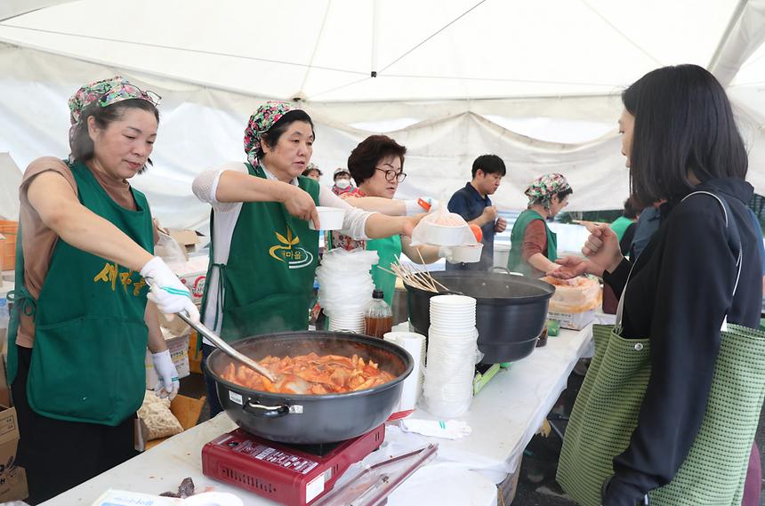 ‘추석맞이 농축수산물직거래 장터’ 성황 - 4