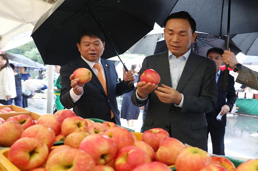 ‘추석맞이 농축수산물직거래 장터’ 성황 - 5