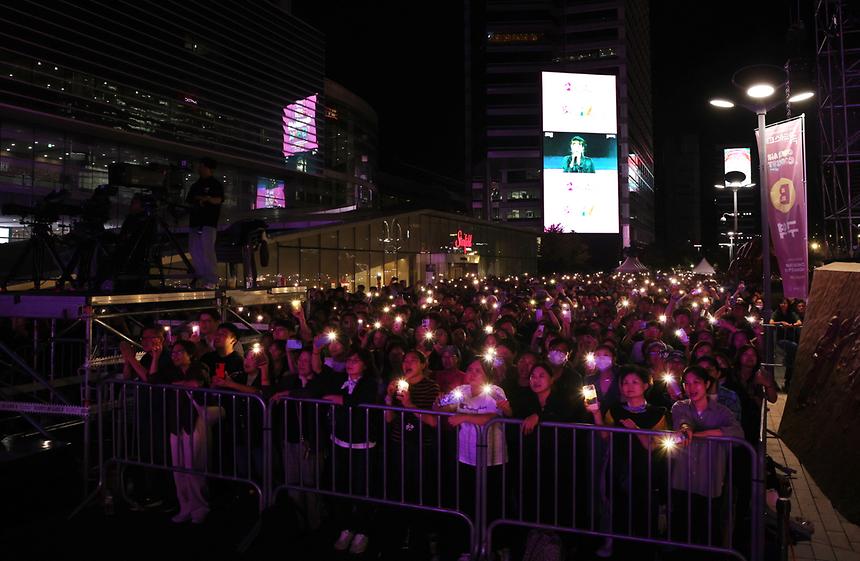 레트로 감성 폭발 ‘오픈 에어 콘서트’  - 17