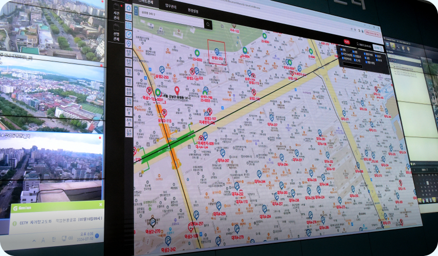 강남구 곳곳에 설치된 CCTV 현황을 보여주는 모니터