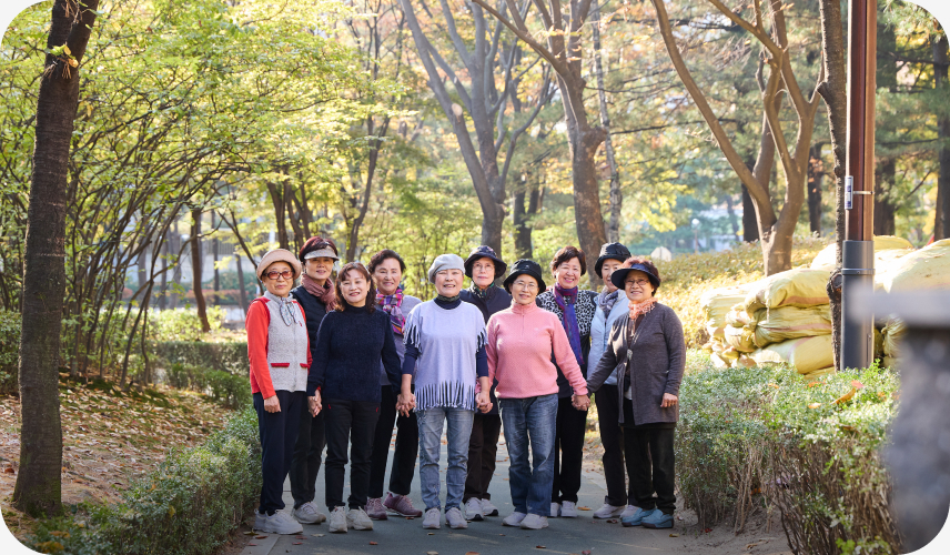 어르신 건강 춤 경연대회에 출전한 강남 시니어라인댄스팀.