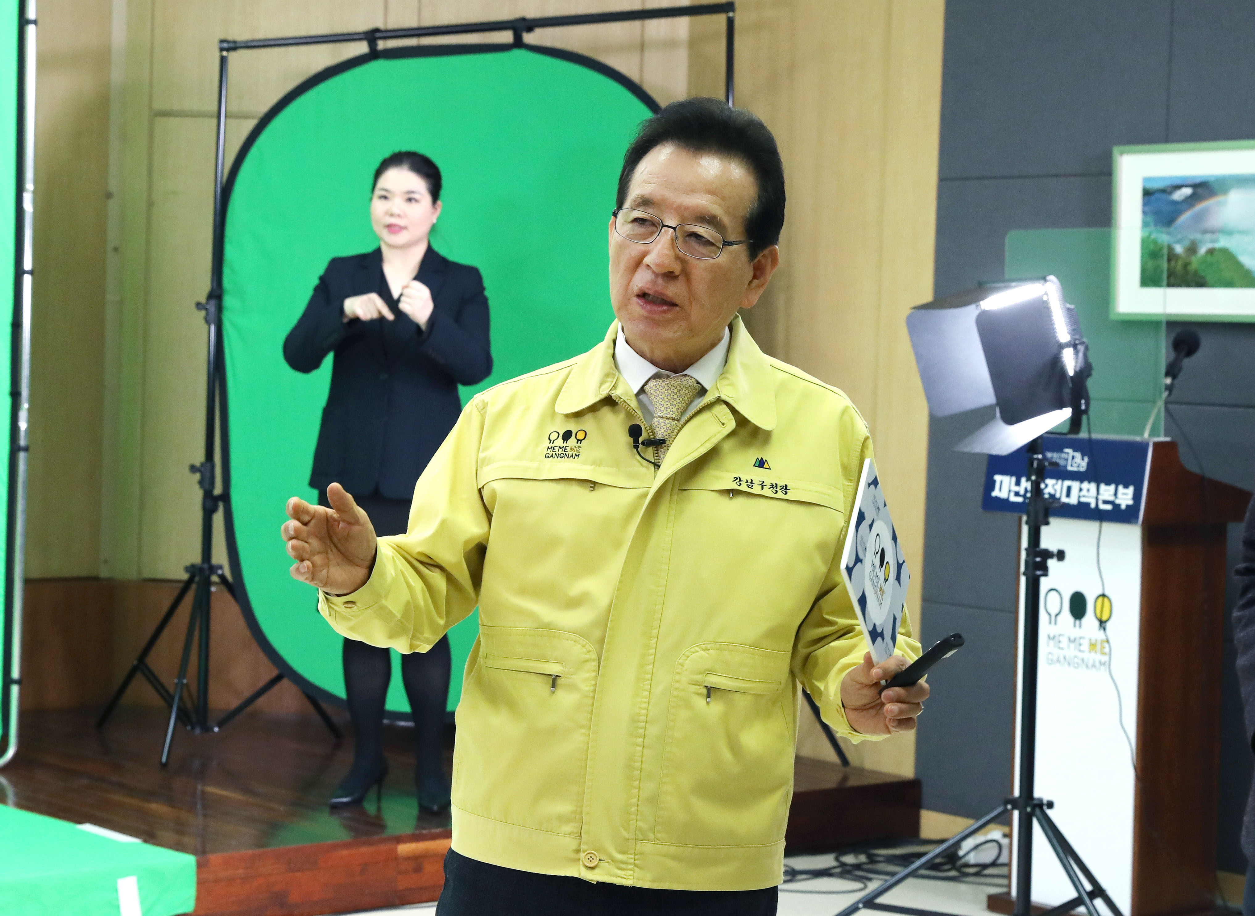 ‘기분 좋은 변화, 품격 있는 강남’을 실현 중인 강남구(구청장 정순균)가 구민과의 소통을 위해 지난해 3월 31일 시작한 ‘미미위 강남 코로나19 브리핑’이 12일 100회를 맞았다.