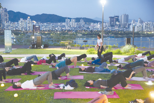 삼성해맞이공원에서 진행된 ‘별빛 요가’.